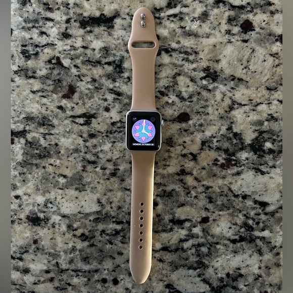 Apple Watch | Series 3 | 38 mm | Silver - Picture 1 of 3